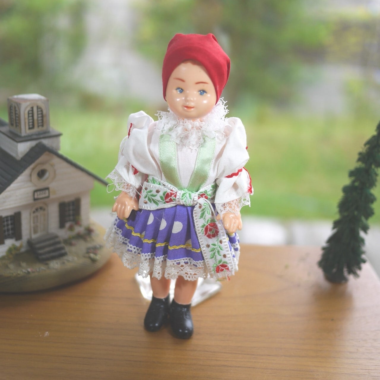 民族衣装のお人形 白いブラウス チェコ | こりすのパン屋Base店 （世界
