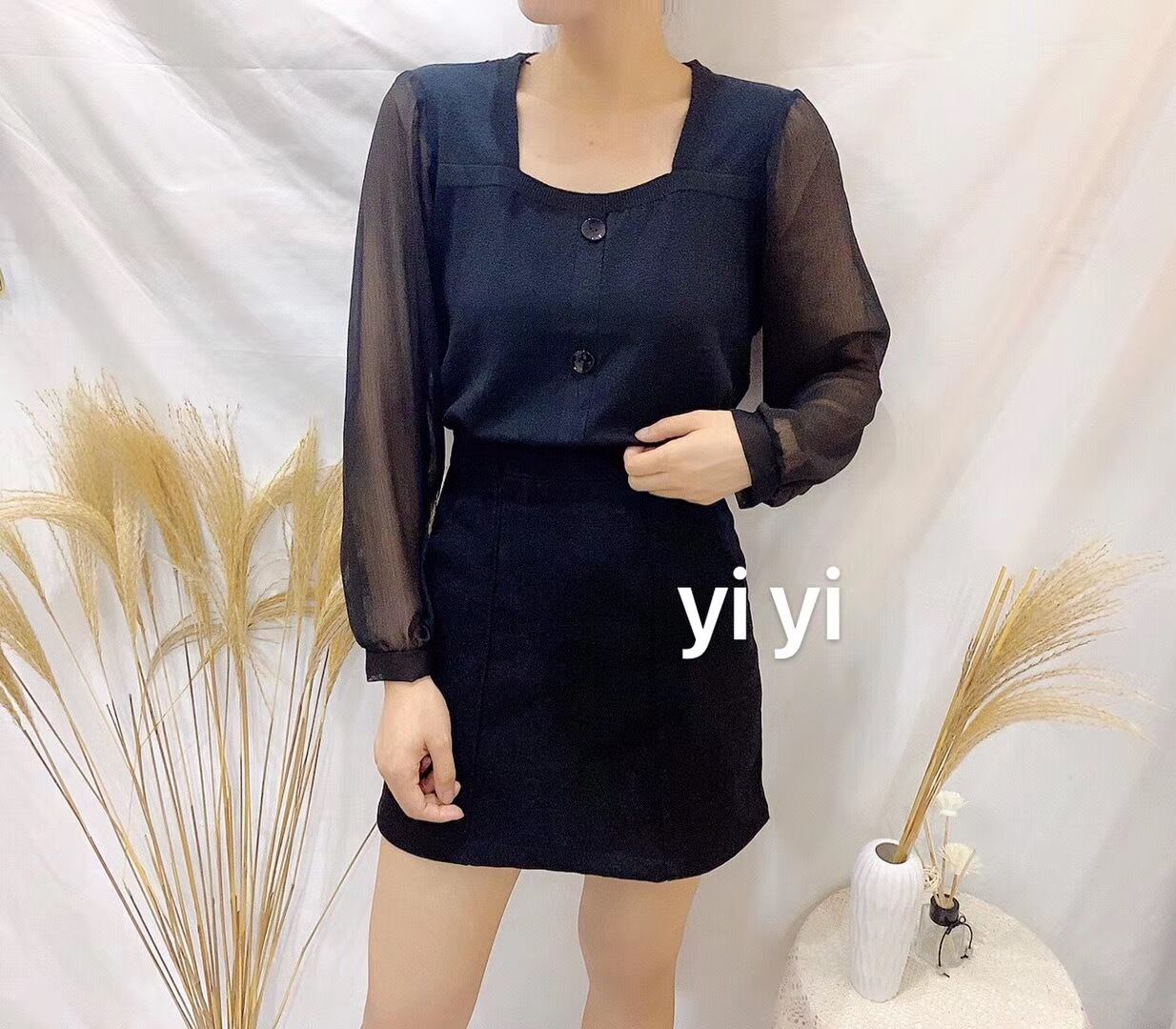 スクエアネックブラウス