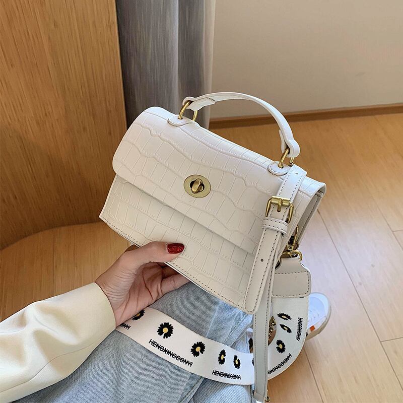 夏の小さなバッグ女性バッグ2020新しいトレンディな野生のブロードバンドポータブル小さな正方形のバッグネット赤ファッションショルダーメッセンジャーバッグ Tiancai_Wing_Bag9477666