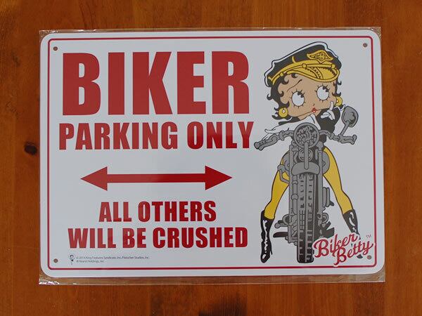 プラスチックサインボード【ベティ バイク専用駐車場】アメリカン雑貨 ガレージ 看板 インテリア