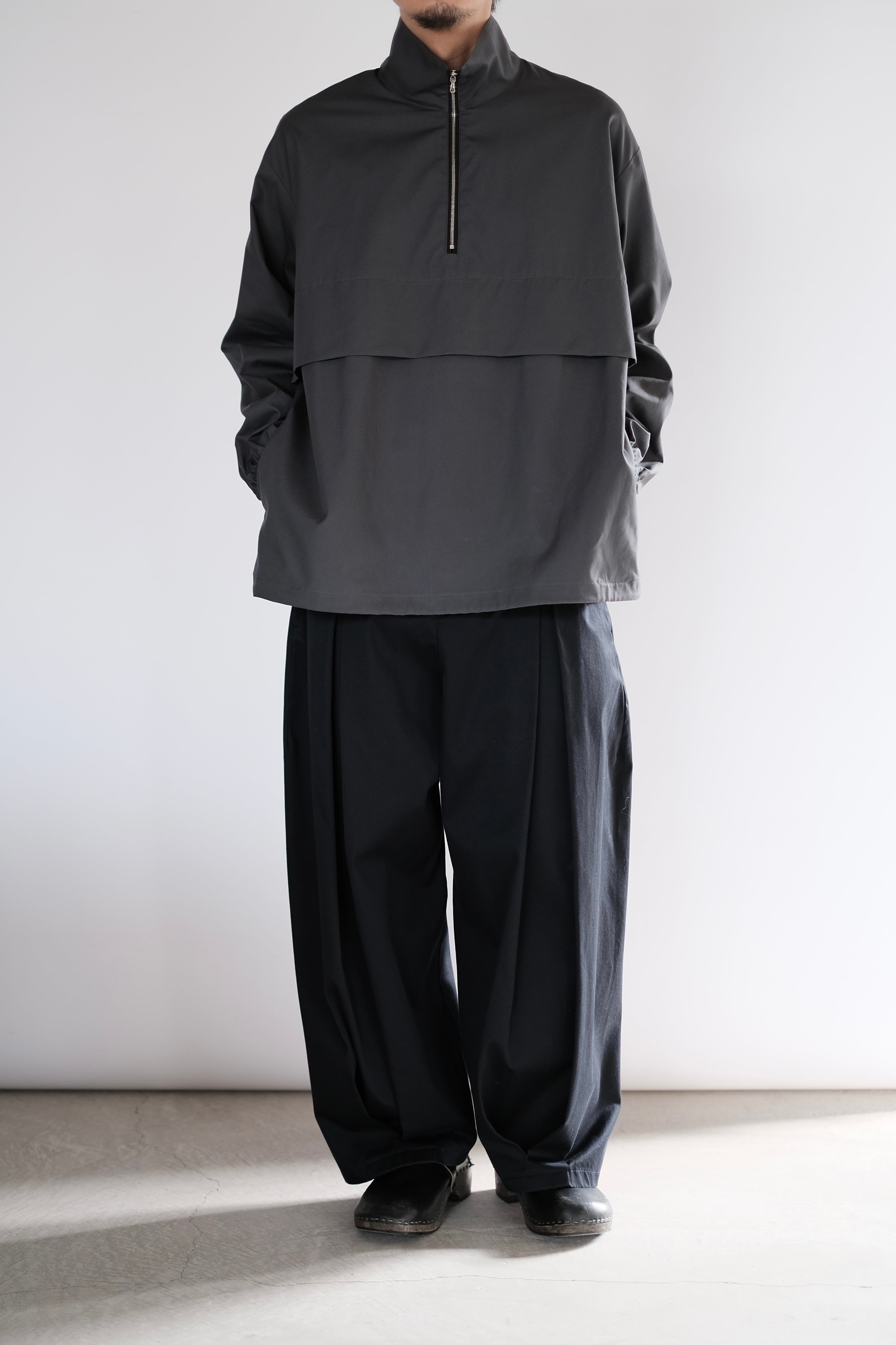 Graphpaper / Suvin Sharkskin Stand Collar Anorak | LIVING