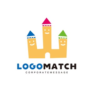 可愛らしいお城の山のロゴ