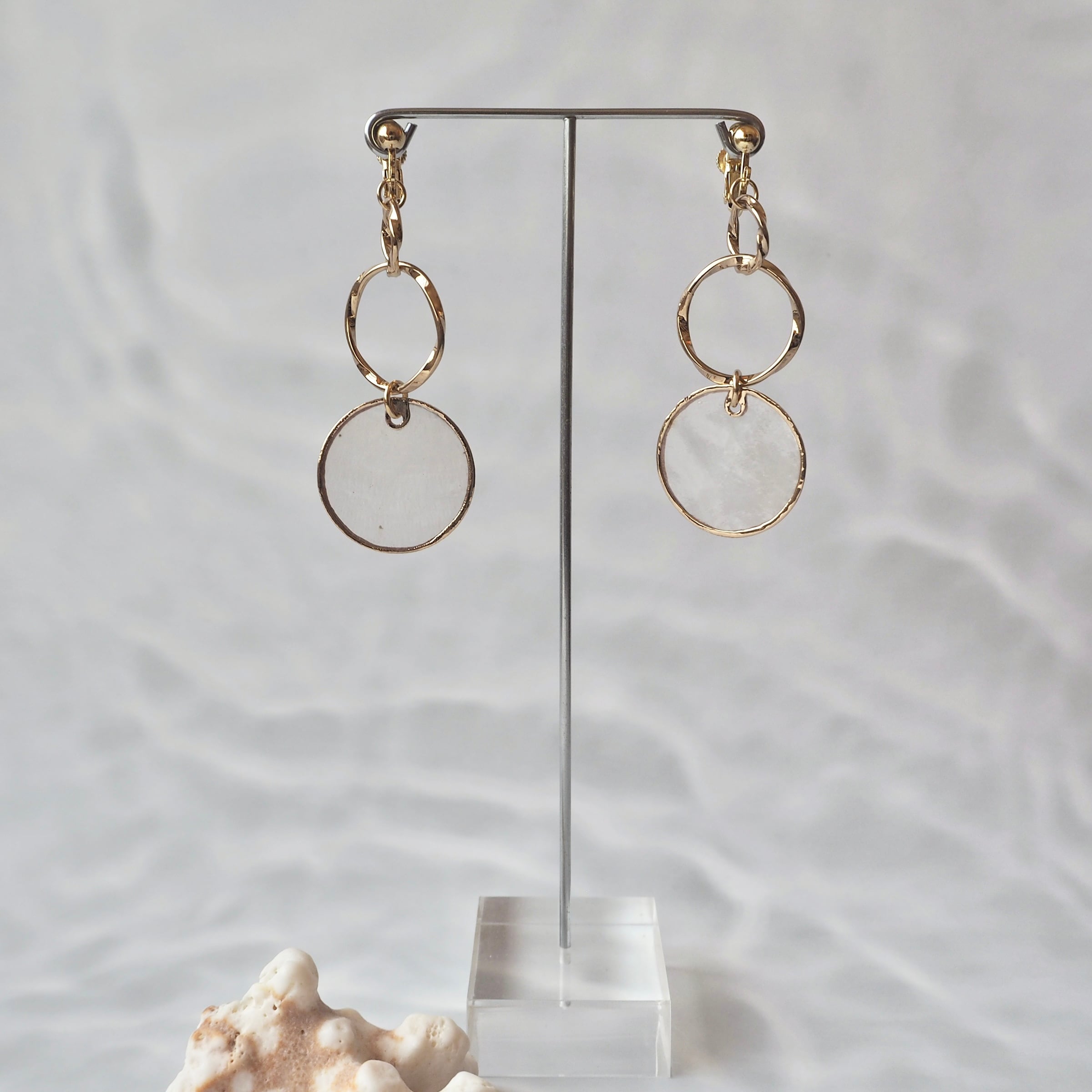 TVドラマ着用//カピスシェルリングピアス・イヤリング | Handmade