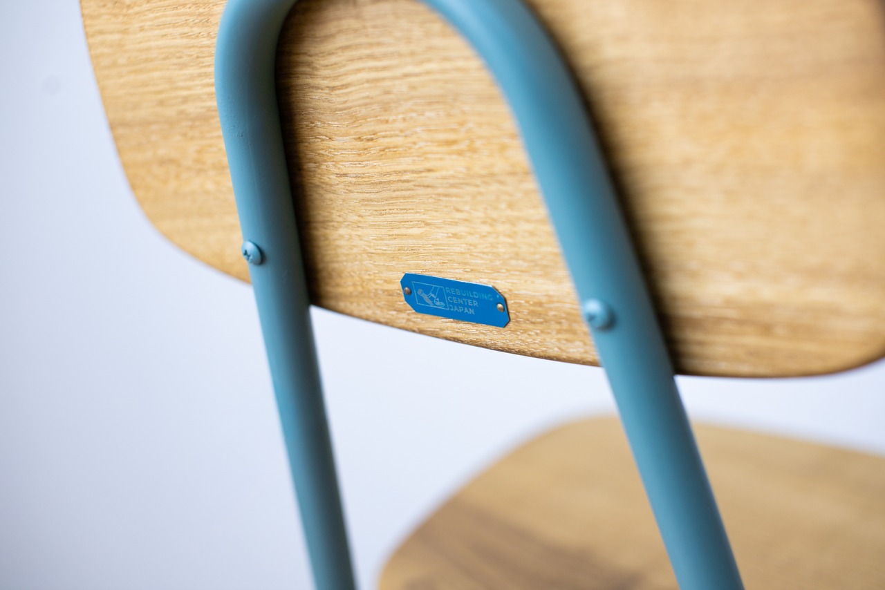 GOOD LUCK CHAIR 010