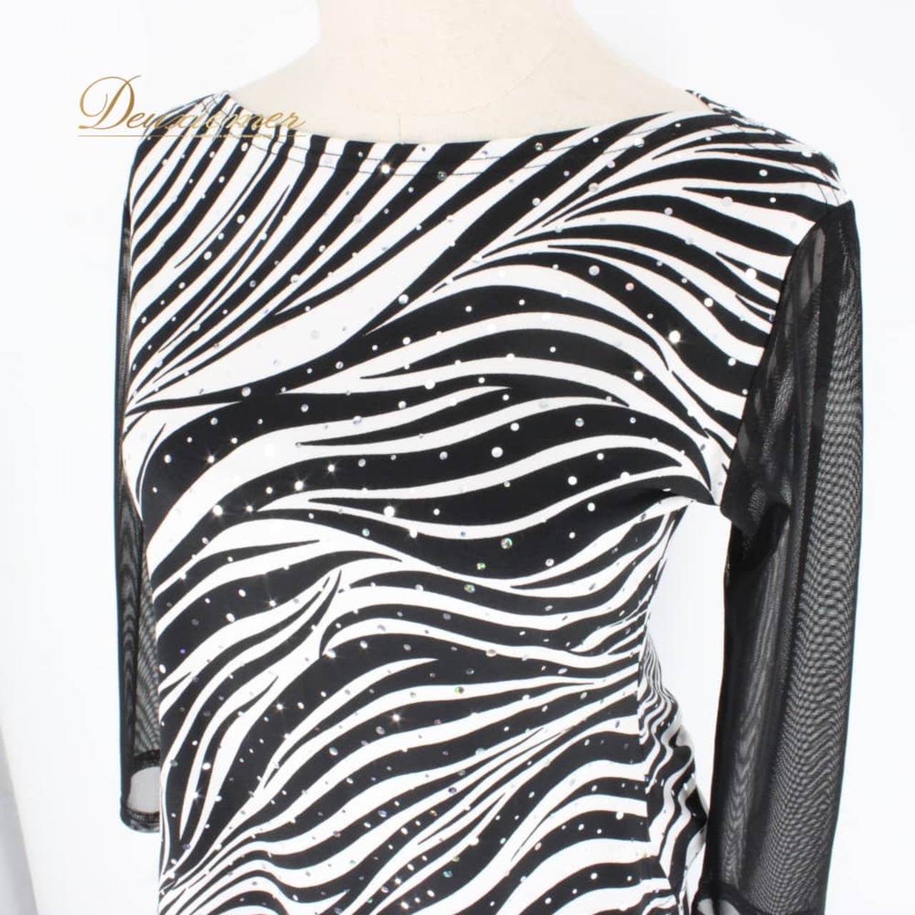 社交ダンス 衣装 スタンダード 上下セット ツーピース レッスンウェア パーティ衣装 TAKA DANCE 白 黒 ブラック系 ホワイト系 キラキラ 社交ダンス衣装 ダンスドレス 黒白モノトーン ゼブラ柄風 モノトーン 柄 大人 上品 きらめき ホログラム ラメ調 プロ ダンス 発表会 舞台衣装 社交ダンスレッスン 社交ダンスパーティ 白系 長袖 袖あり フレアスカート ウエストゴム 伸縮生地 ポリウレタン混 ポリエステル素材 競技練習用 練習用 女性用 レディース 9号 トルソー対応 トップス