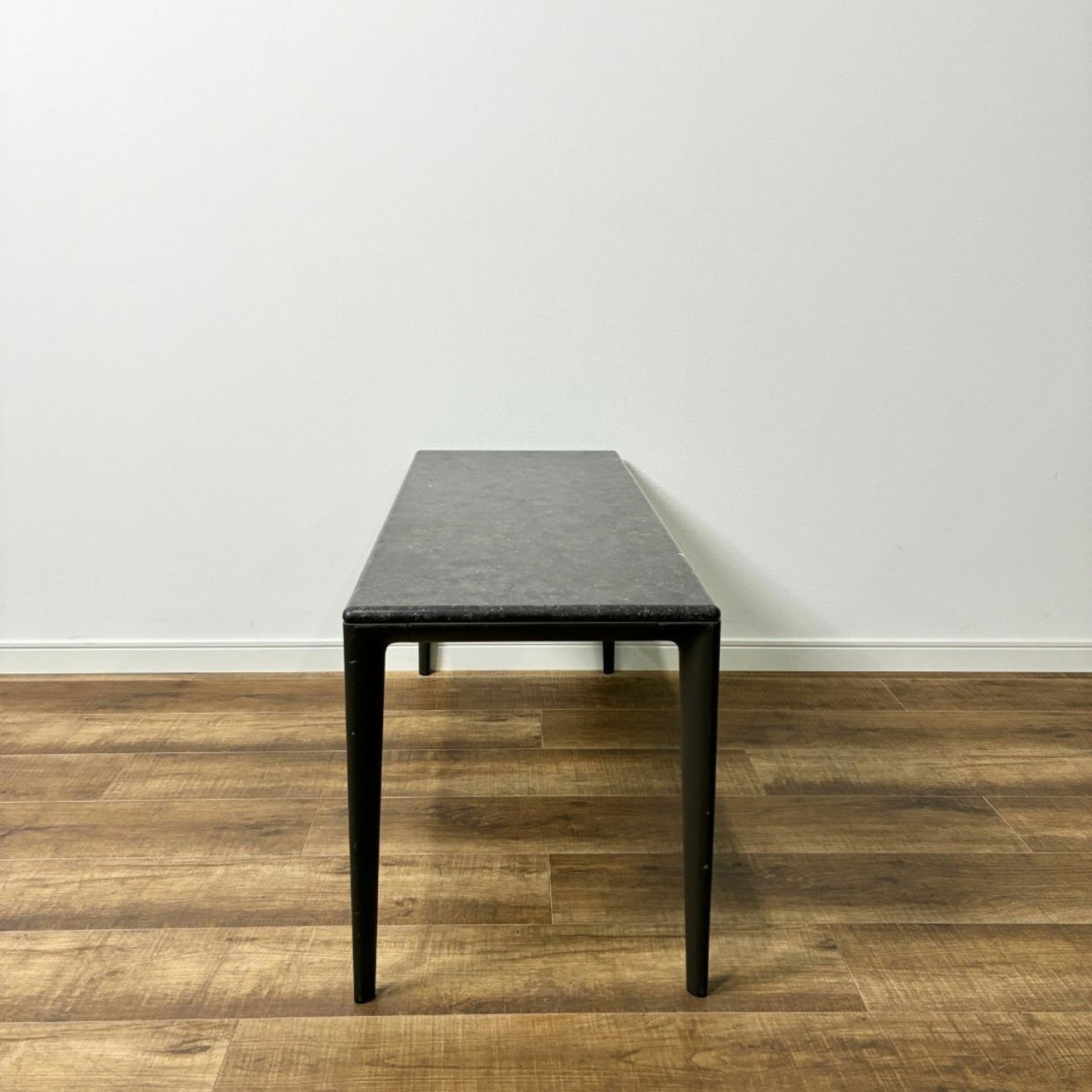 arflex ERA living table アルフレックス eraリビングテーブル ERA-0903 ターキッシュグレー 920幅 大理石 ローテーブル センターテーブル デザイナーズ家具 モダンブラック系【中古】【200サイズ】
