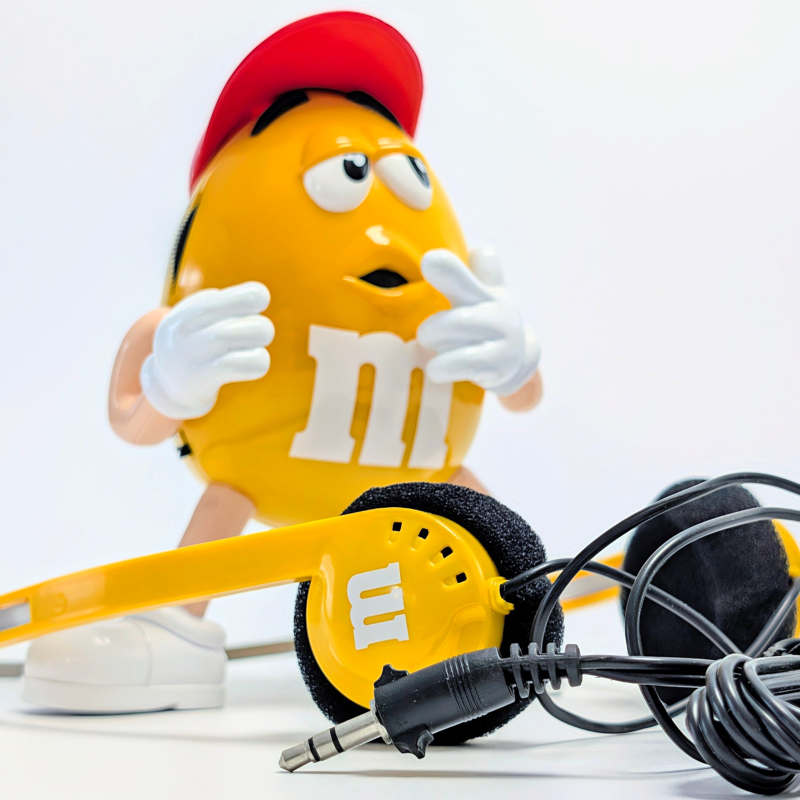 ⚡️SPECIAL LIMITED⚡️☆ DEADSTOCK / VINTAGE early 90'☆【 m&m's ( エムアンドエムズ ) 】Yellow Character Radio with HEADPHONES / イエローキャラクターラジオ / ポータブルラジオ 〚アメリカン雑貨 アメトイ〛