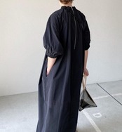大人の余裕を纏う バルーンスリーブロングワンピース