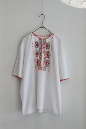 70s-80s Bulgarian embroidery blouse