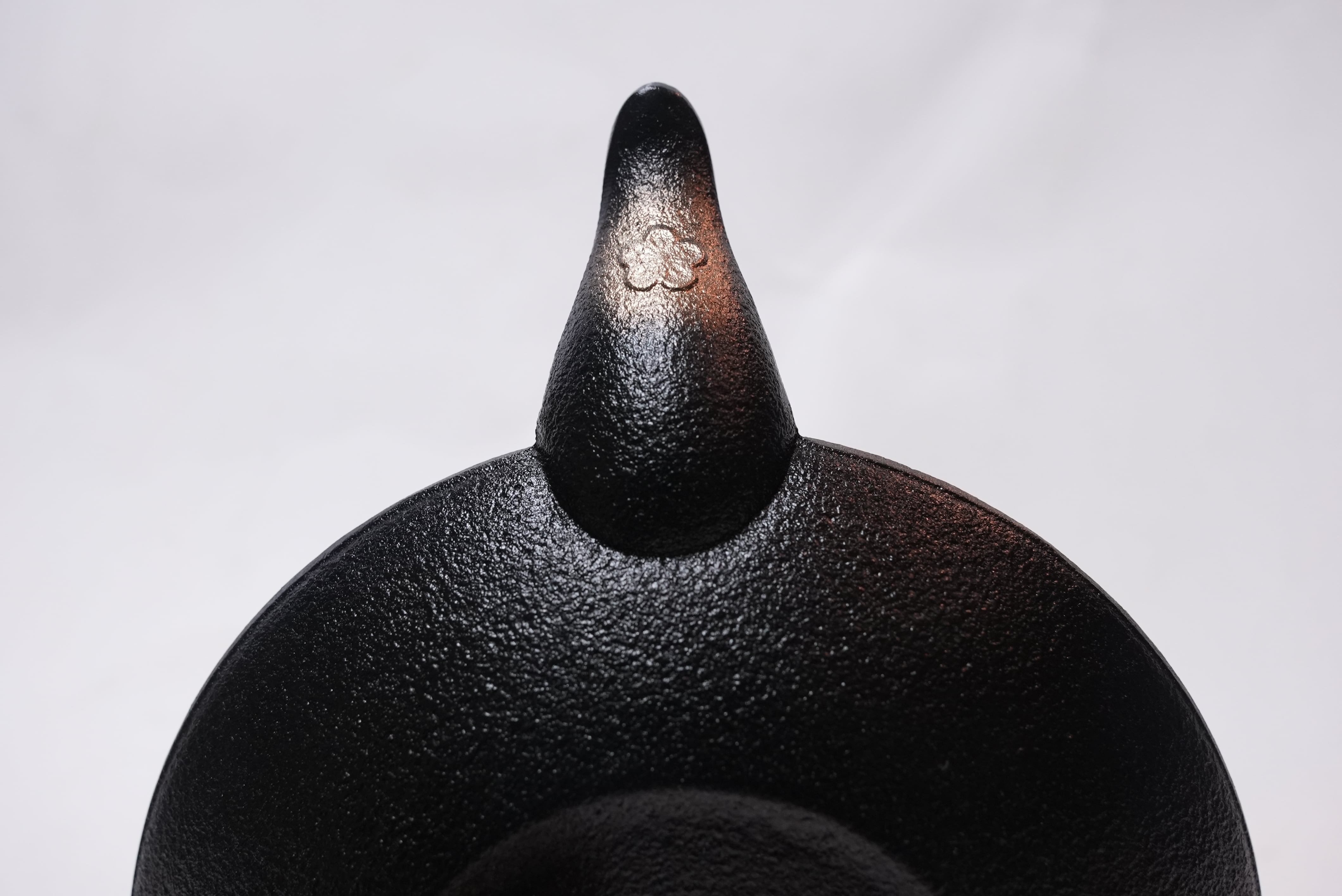 受注生産品)南部鉄器 鉄瓶 陰陽 黒金（クロガネ）0.75L | 1848年創業