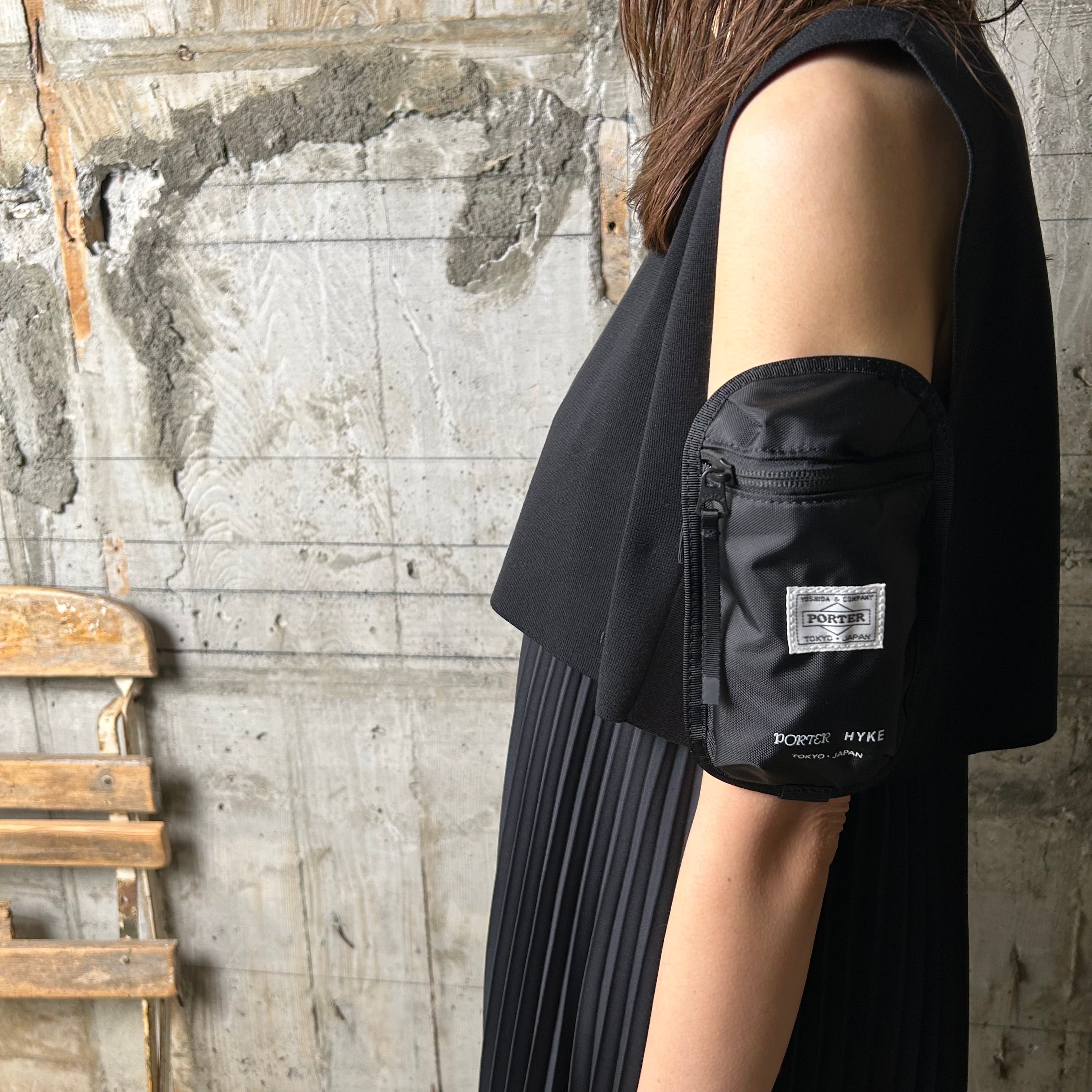 poter×hyke  armpouch   black