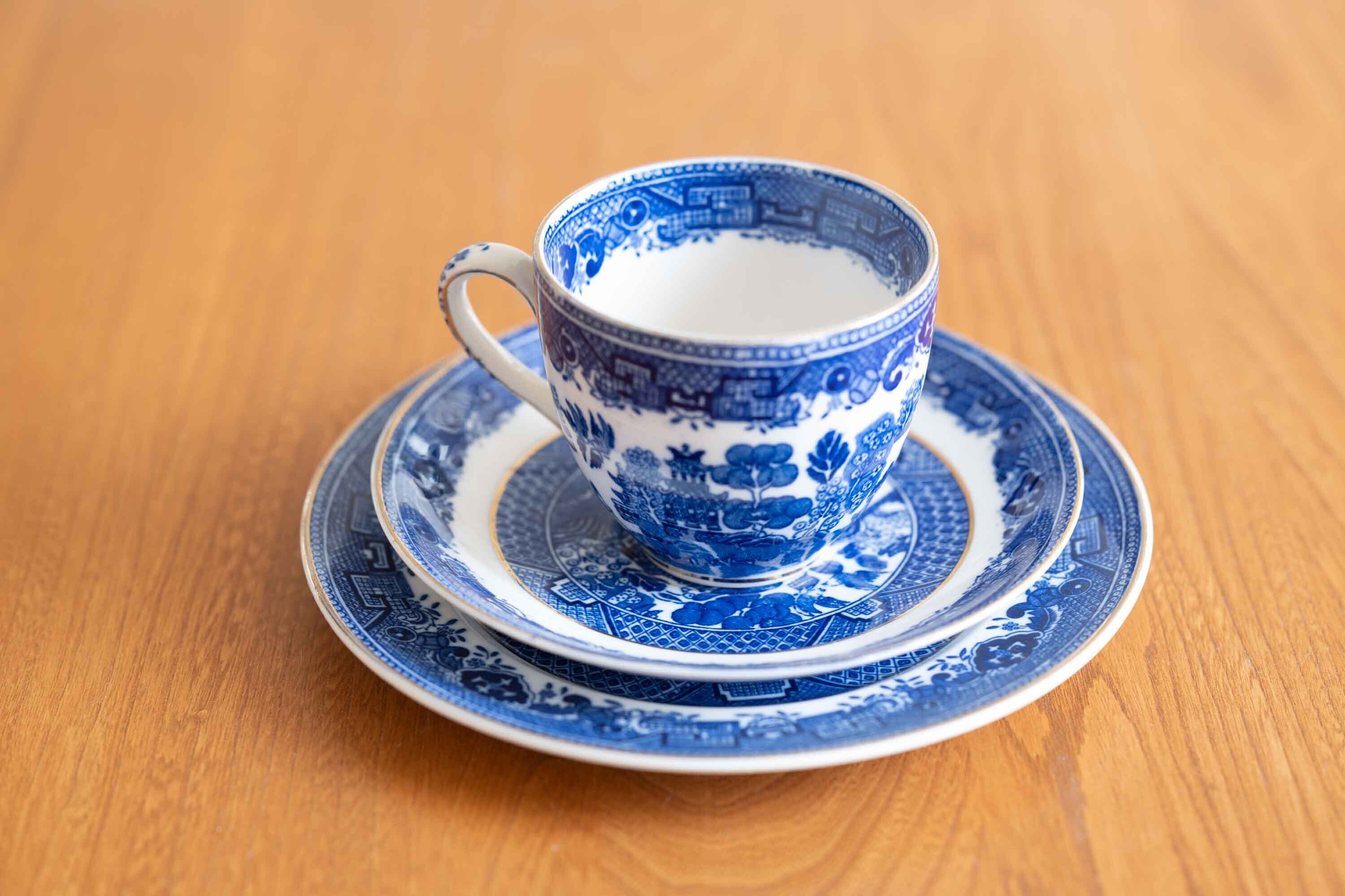 英国 FENTON社 Willowパターン のトリオ (カップ&ソーサー ケーキ皿)