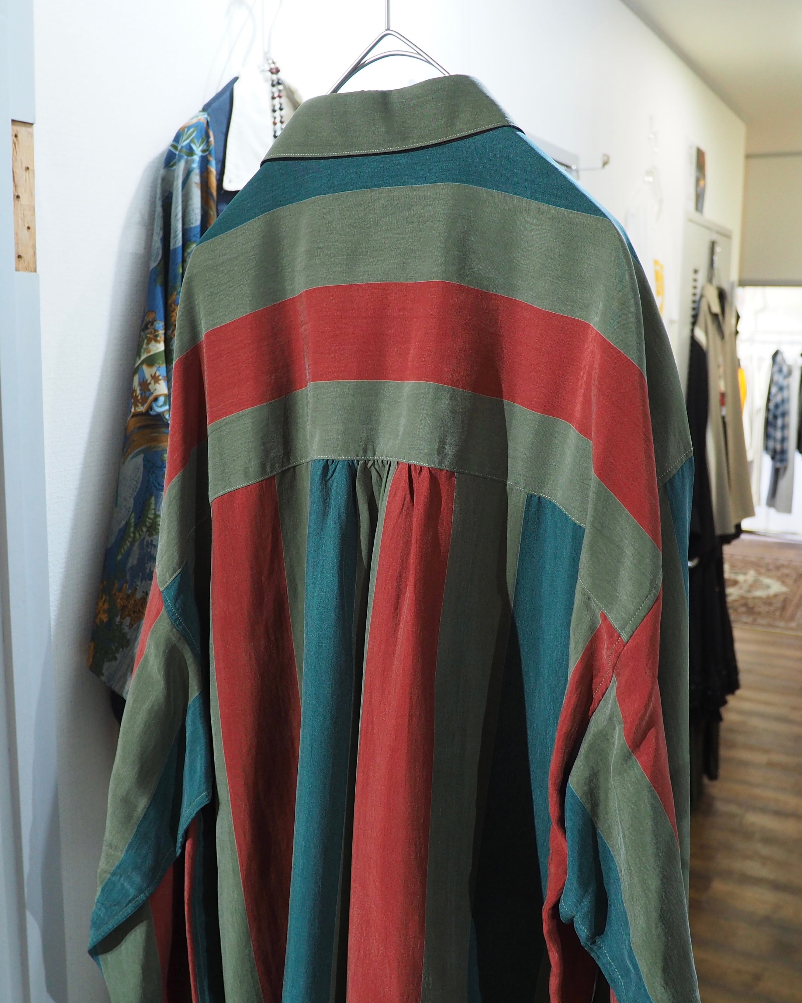 1980s ” BARBANO ” Tricolore stripe pattern vintage Drape loose Shirt