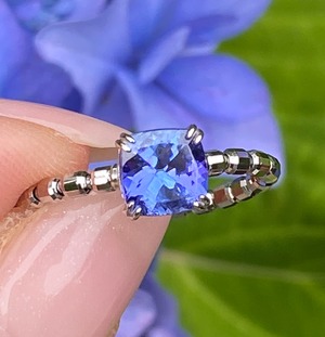 【タンザナイト祭り】Pt950天然タンザナイト1ct伸びるリング