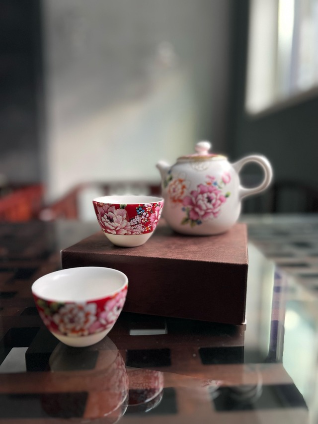 花柄陶磁器茶器セット（急須・茶碗5個） 味わえる