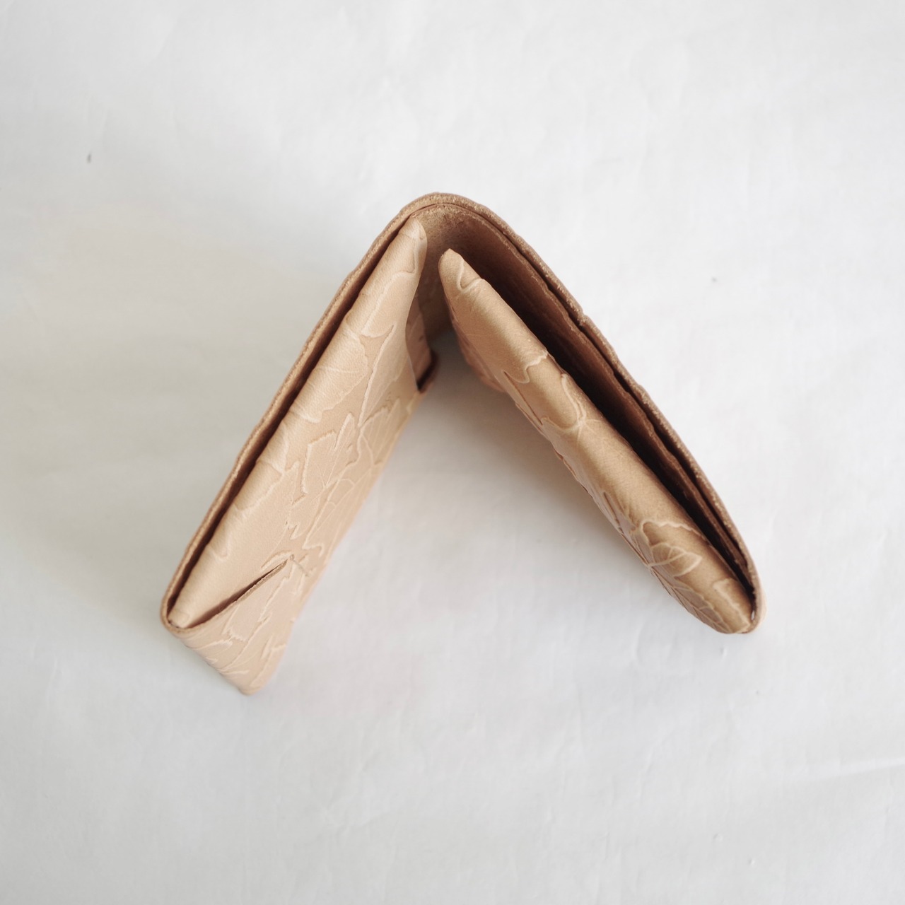 i ro se SEAMLESS SHORT WALLET HAPPA "LIMITED EDITION"