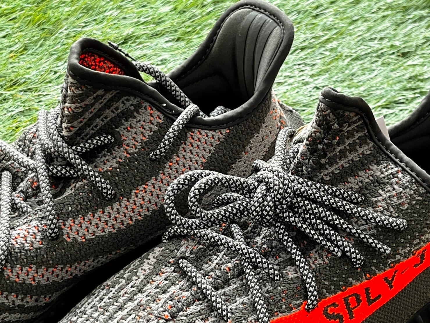 adidas YEEZY BOOST 350 V2 CARBON BELUGA HQ7045 29cm 85373 | BRAND 