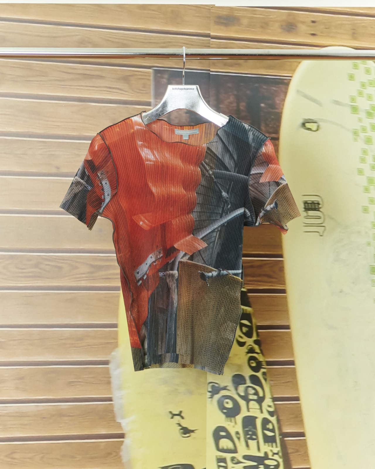 kotohayokozawa - Sheer Graphic Top :Orange Wave|工場風景グラフィック/軽やかなシアー