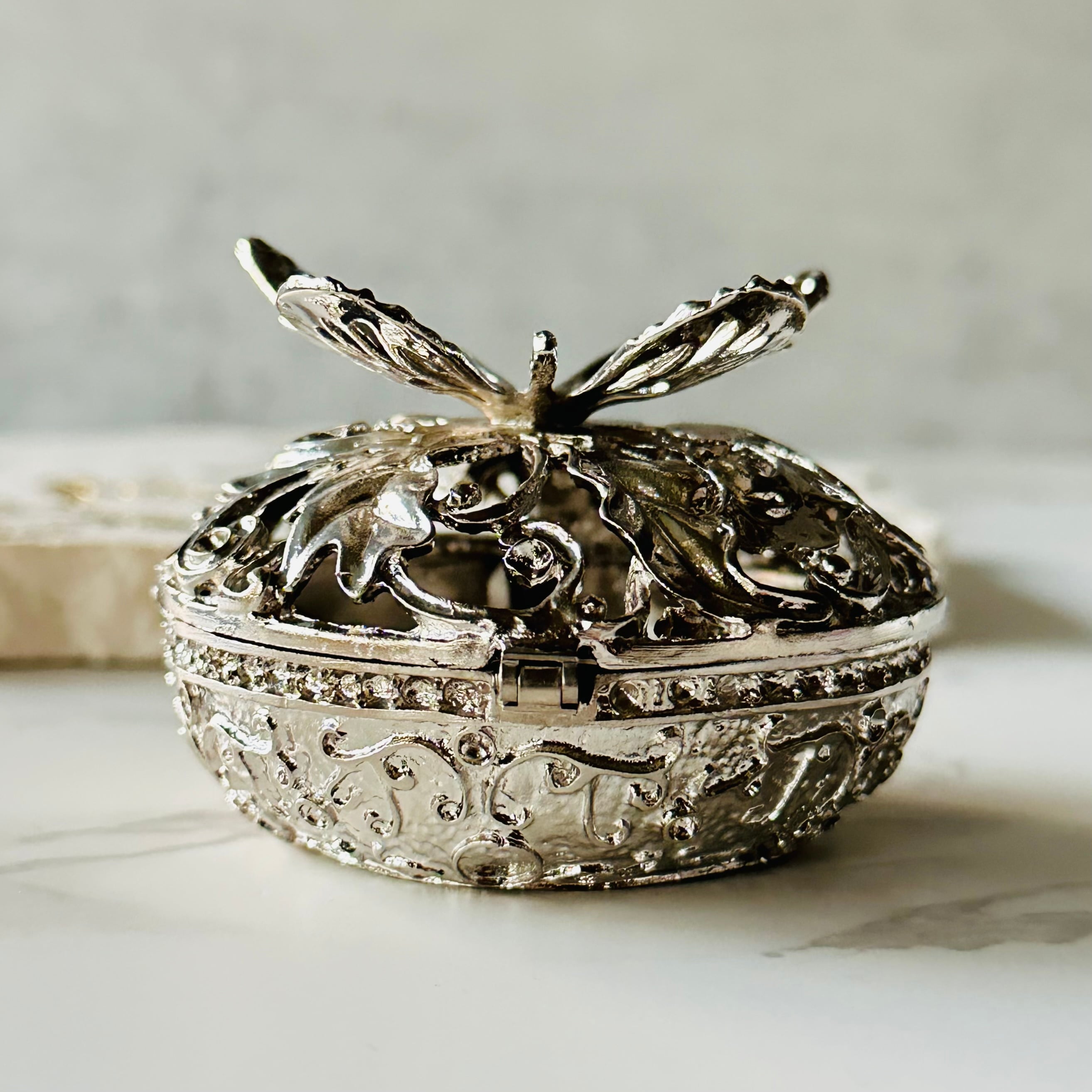 空間をおしゃれに演出｜蝶の小物入れ（ゴールド／シルバー） | Mt