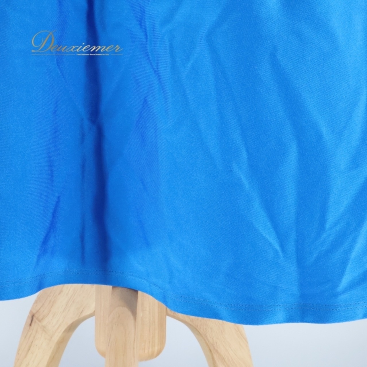 フラダンス 衣装 ワンピース ドレス ブルー系 ノースリーブ ワンカラー シンプル 無地 かわいい 光沢感 上品 華やか 鮮やか 明るい ひらひら ハワイアン アロハ フラ ダンス レッスン 練習 青 水色 シンプルデザイン おしゃれ 軽やか