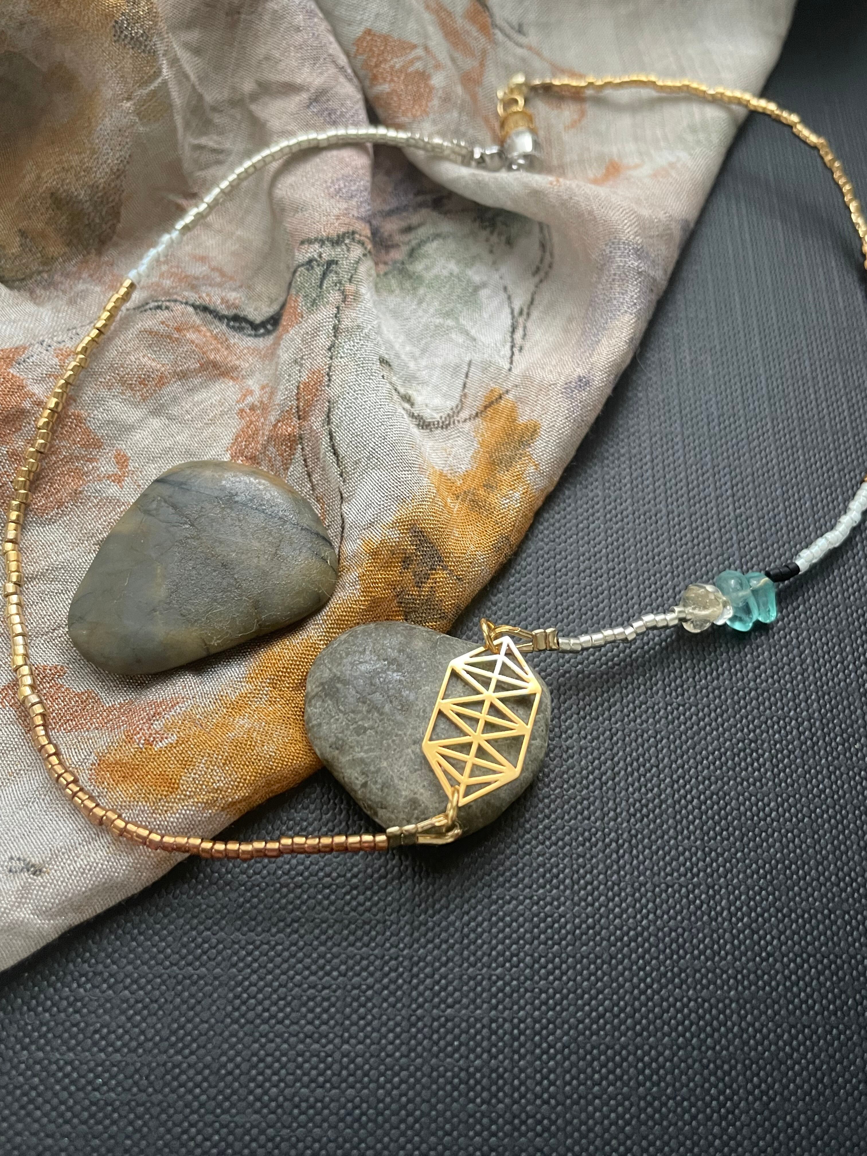 天然石とビーズのカサラグリッドジュエリー