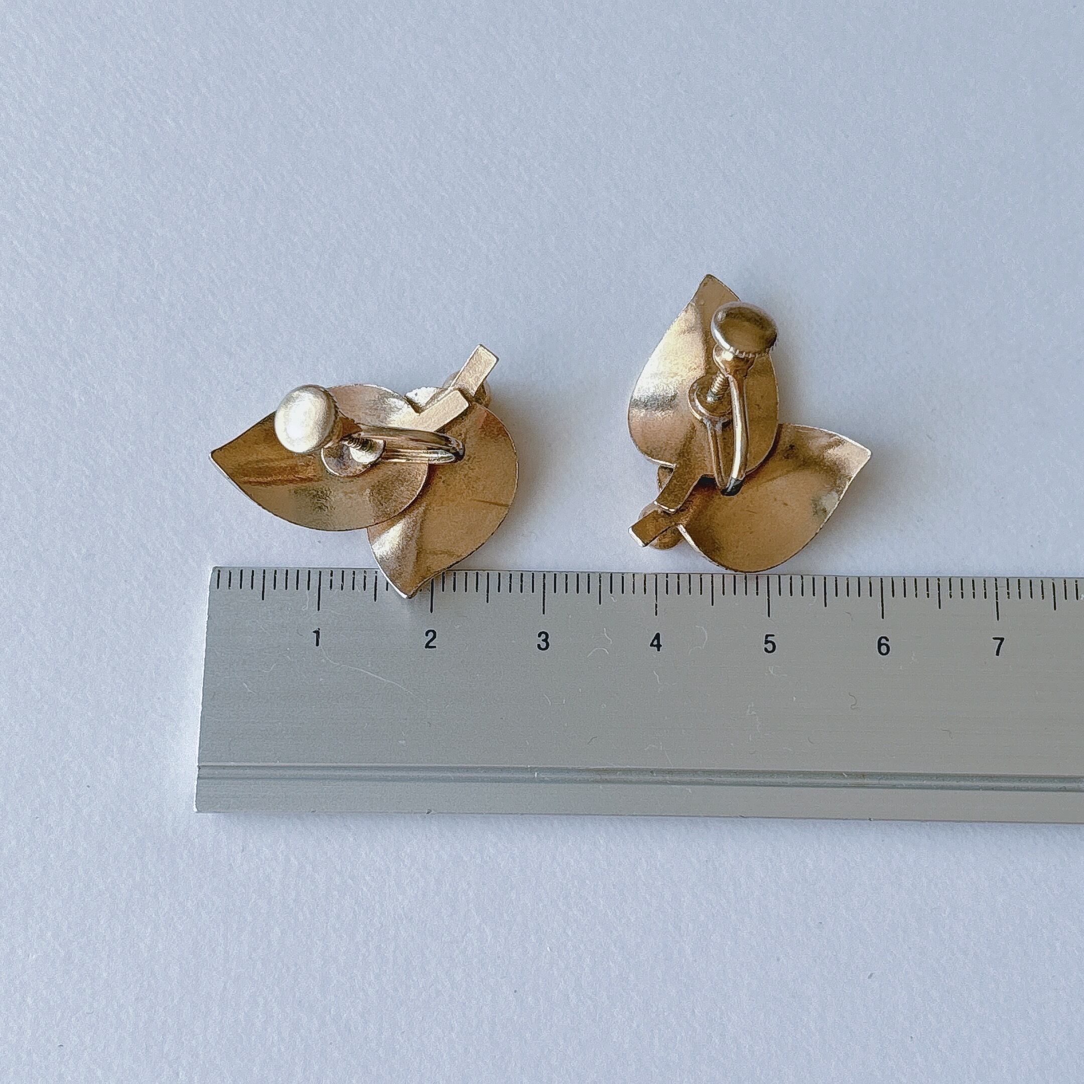 Vintage gold tone leaves earrings ヴィンテージ ゴールドトーン