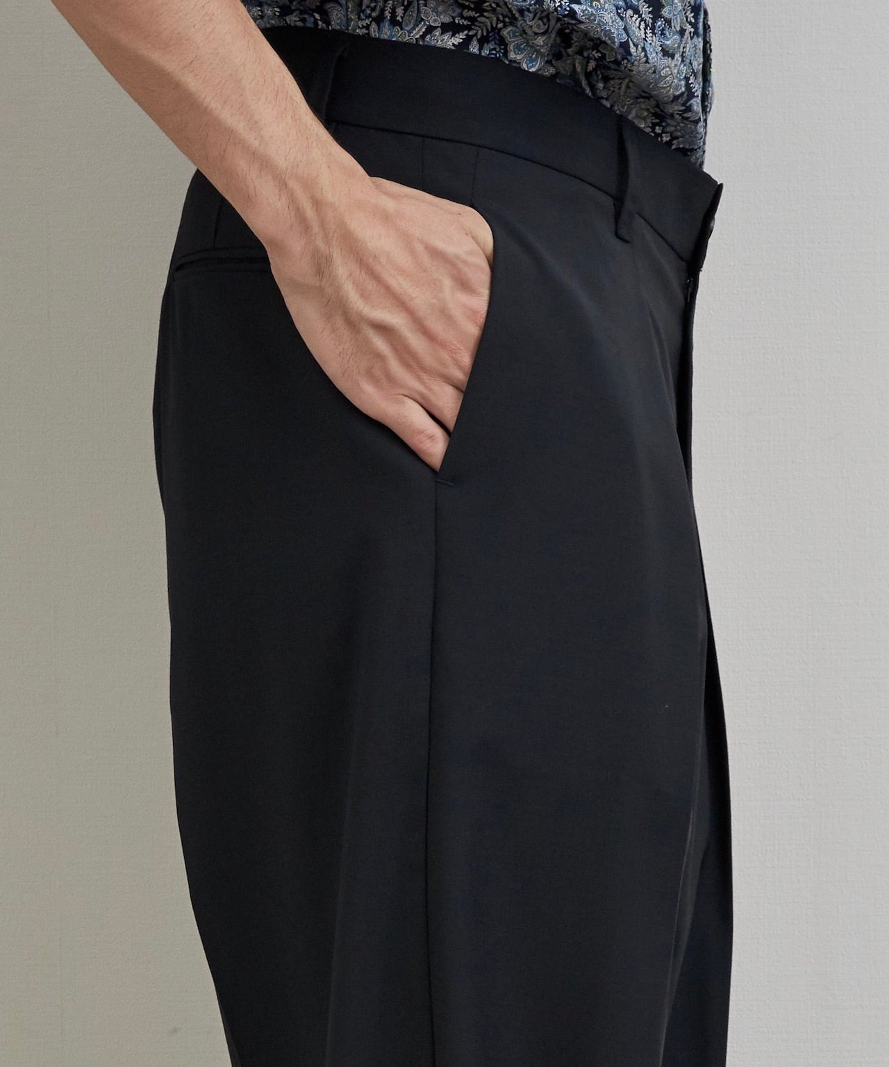 TROPICAL T/W TUCK PANTS / トロピカルT/Wタックパンツ (NAVY) | KICS