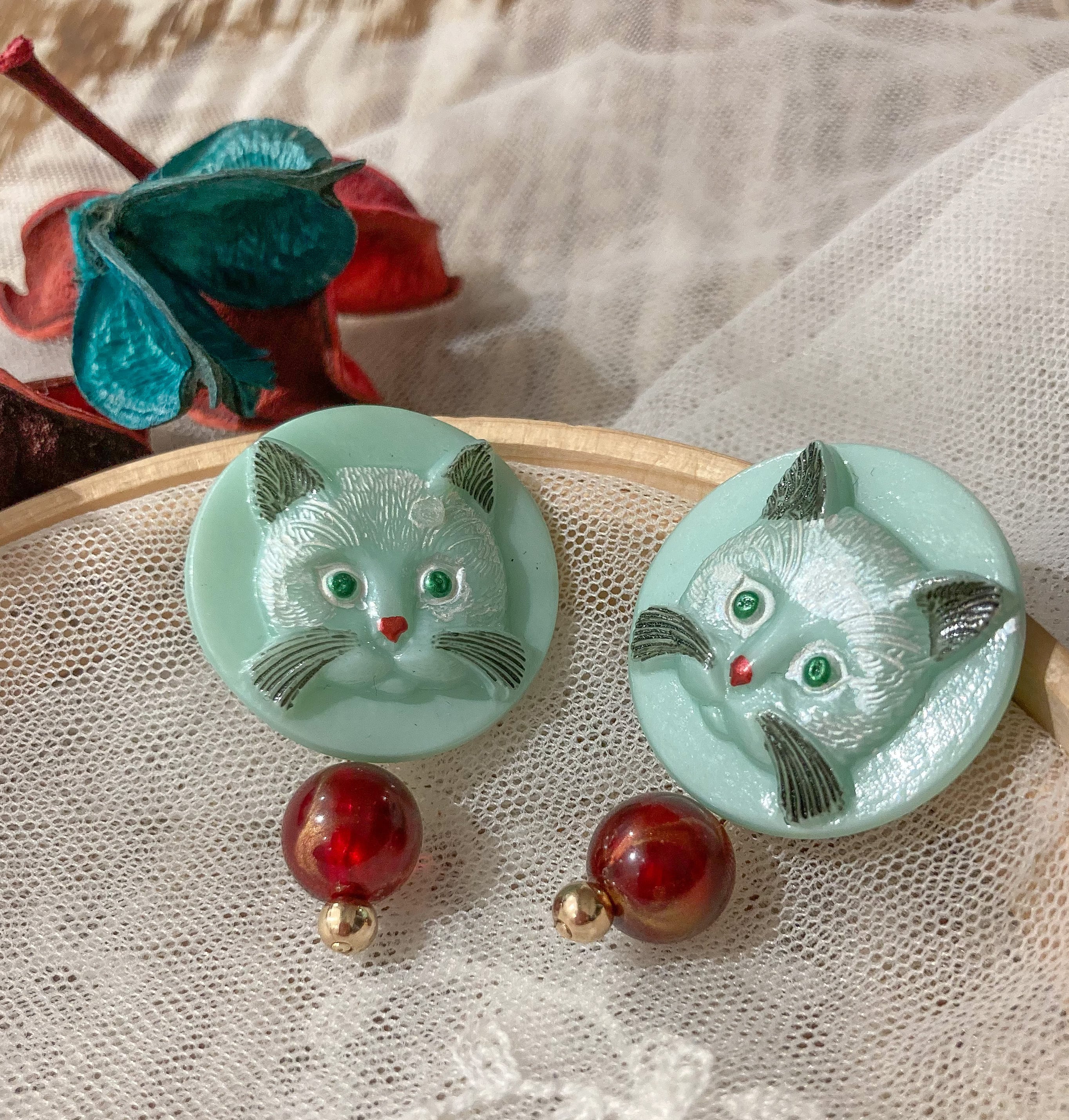 猫year新作》洋菓子なカラーの大きめ猫ピアス/イヤリング【ミントberry  