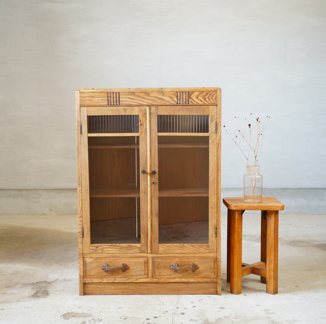 ナチュラルな木味のキャビネット