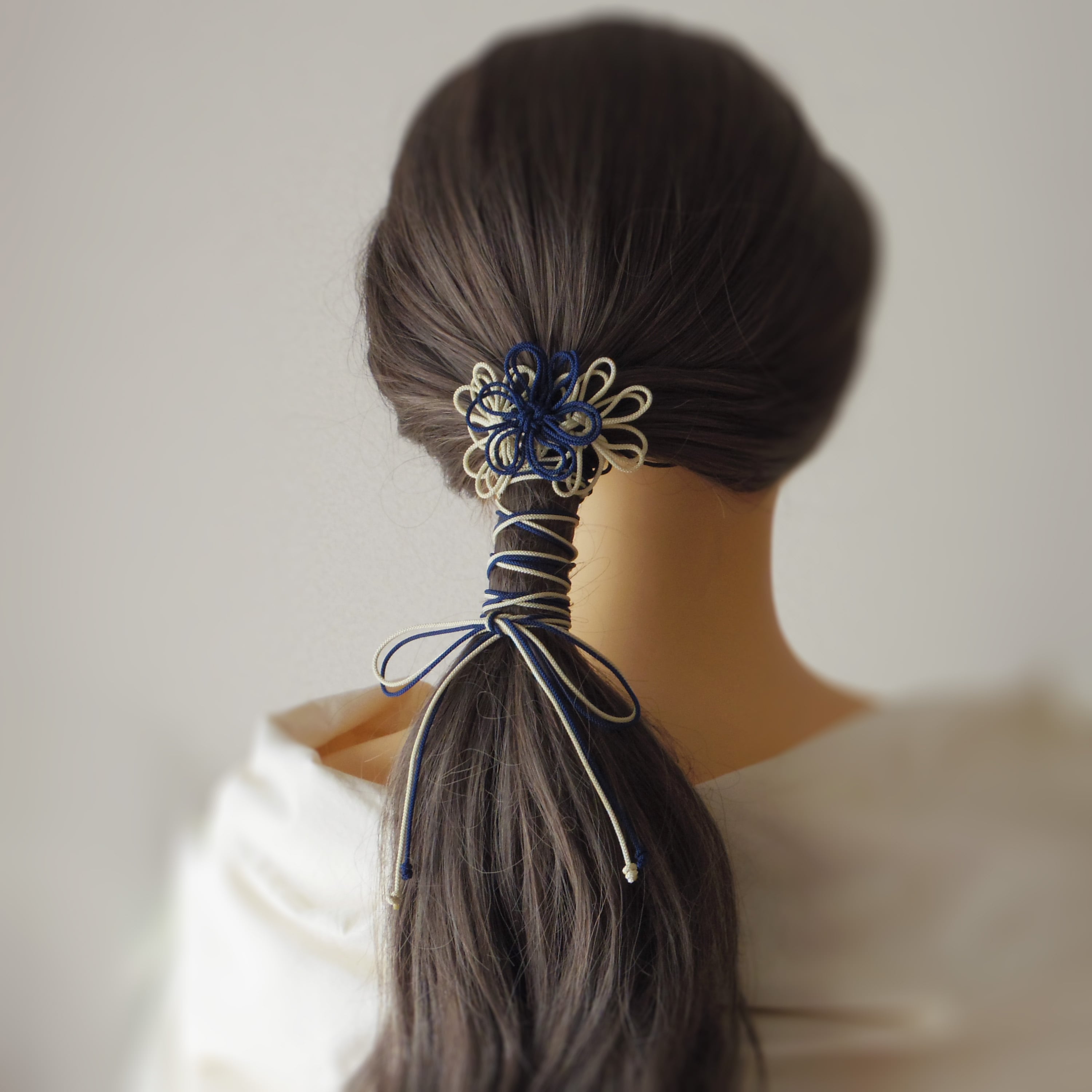 ヘアゴム「色ハ陽ニ冴エ」(濃青×アイボリー)