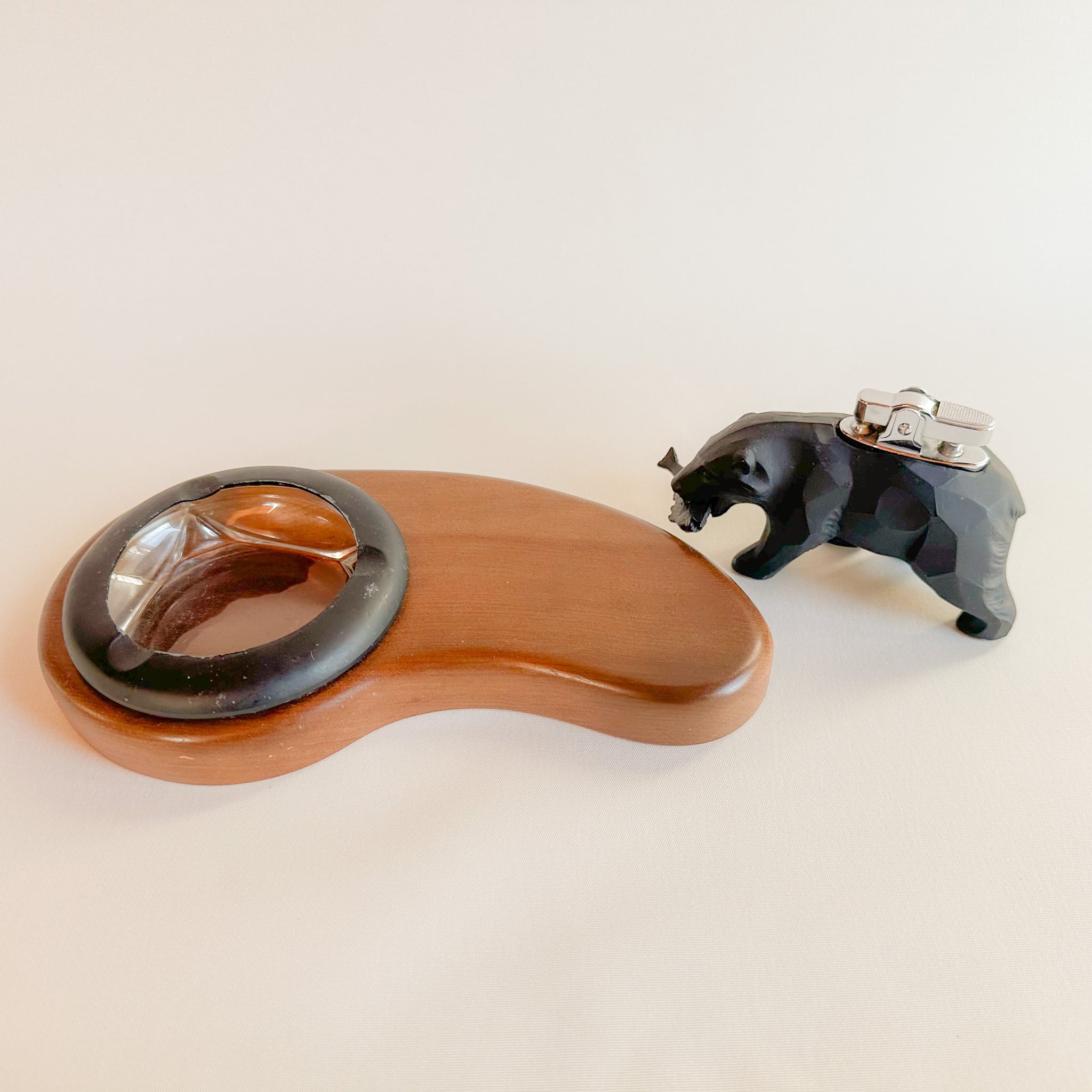 熊ライターと灰皿 | monomolt