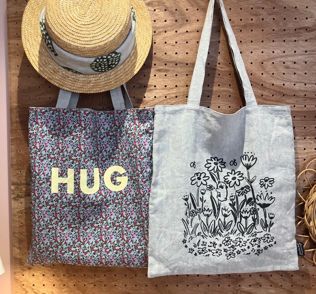 HUG in トートバッグ( リバーシブル)「bloom」