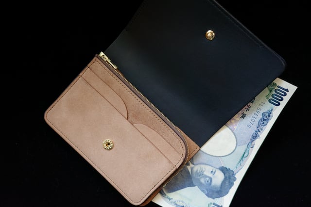 小ロゴあり【Roxanne別注】forme 美しき Short Wallet コードバン