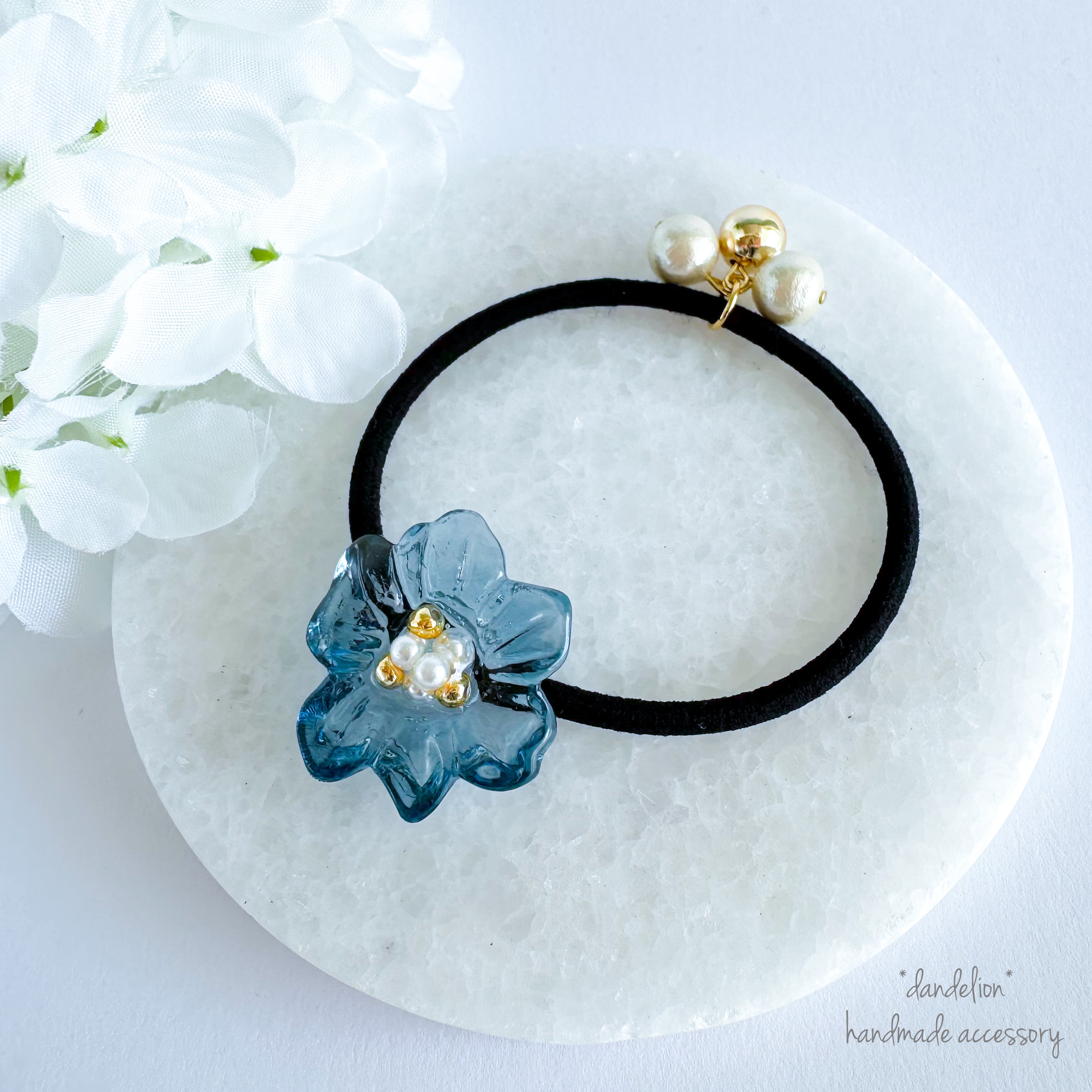 くすみカラー お花とパール ヘアゴム 藍色花コットンパールヘアゴム | *dandelion* ガラスドームやハー