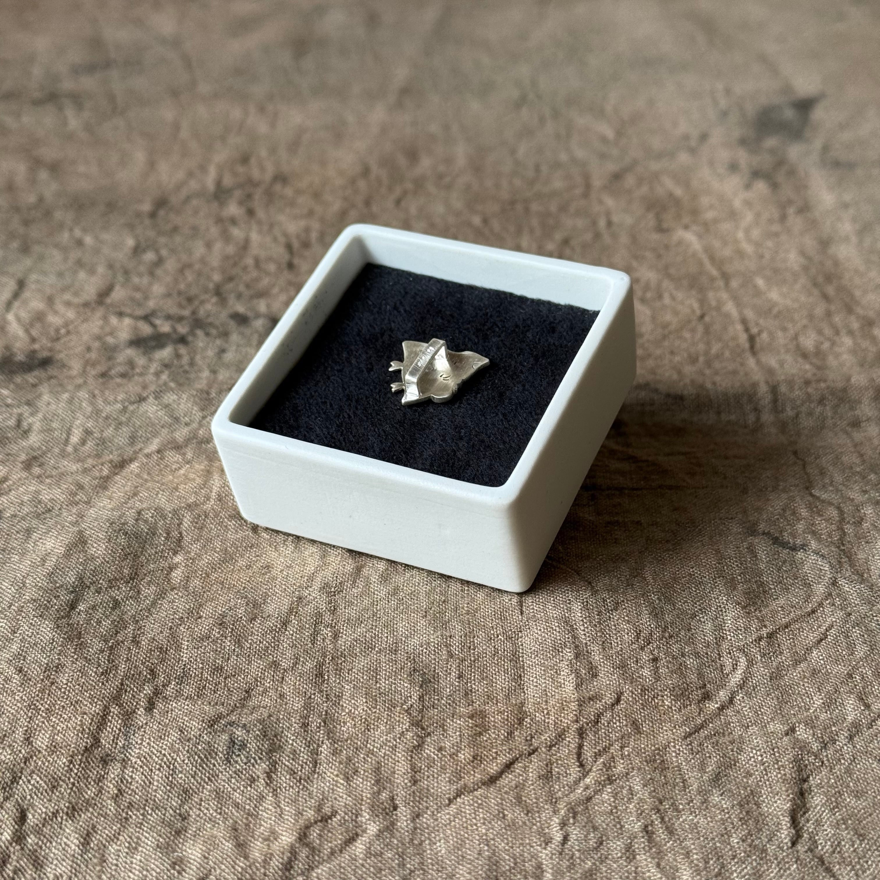 松原智仁 帯留 【ほんとの千鳥足】order | gallery 一白 松原智仁 帯留 【ほんとの千鳥足】order | gallery 一白