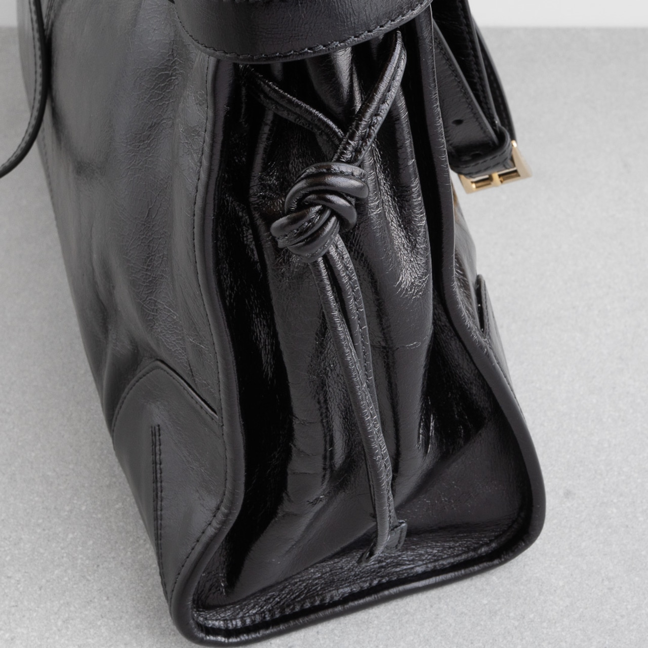 プラダ ボニー ラージ レザー ハンドバッグ ブラック レザー AW25