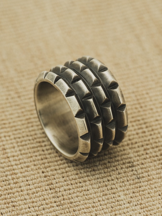 Rusticated Ring (4 row)