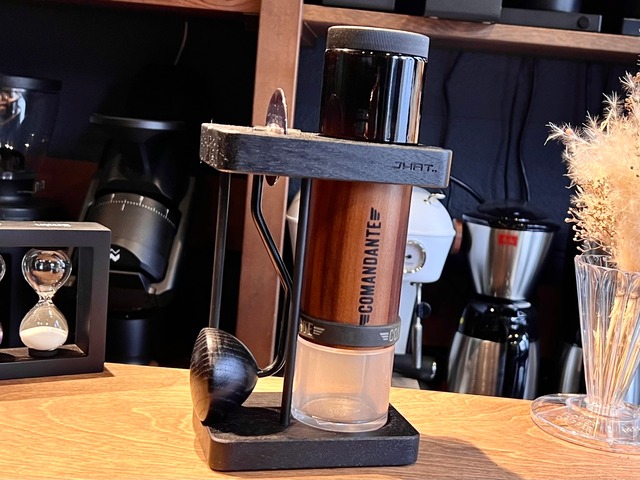 Coffee grinder stand for Comandante C40,C60 "TETUKURO"