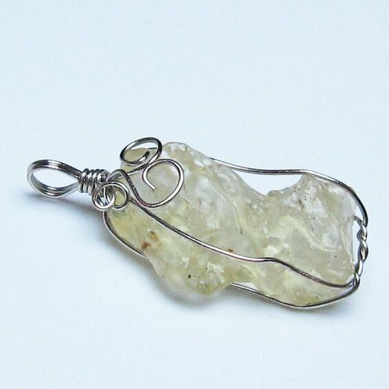 リビアングラス ペンダント 一点物 メール便可 112-13702