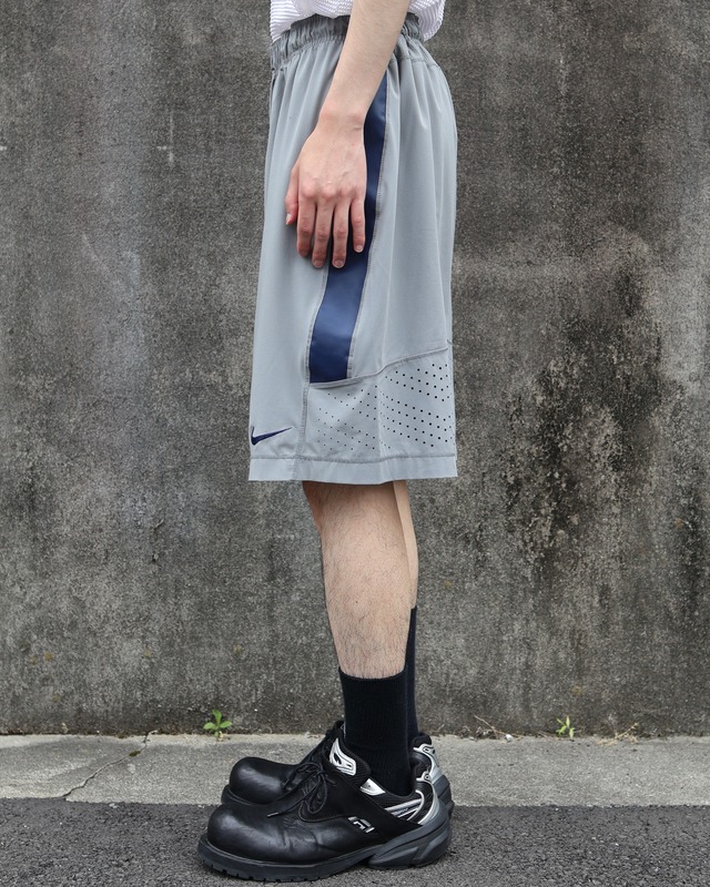old NIKE front patch basket shorts