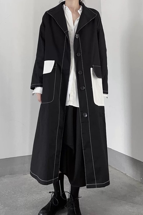 Bicolor big pocket black coat