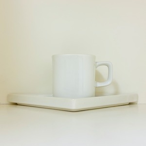 80sデザイン　 陶器製　三角形　コーヒーカップ&ソーサーセット　白