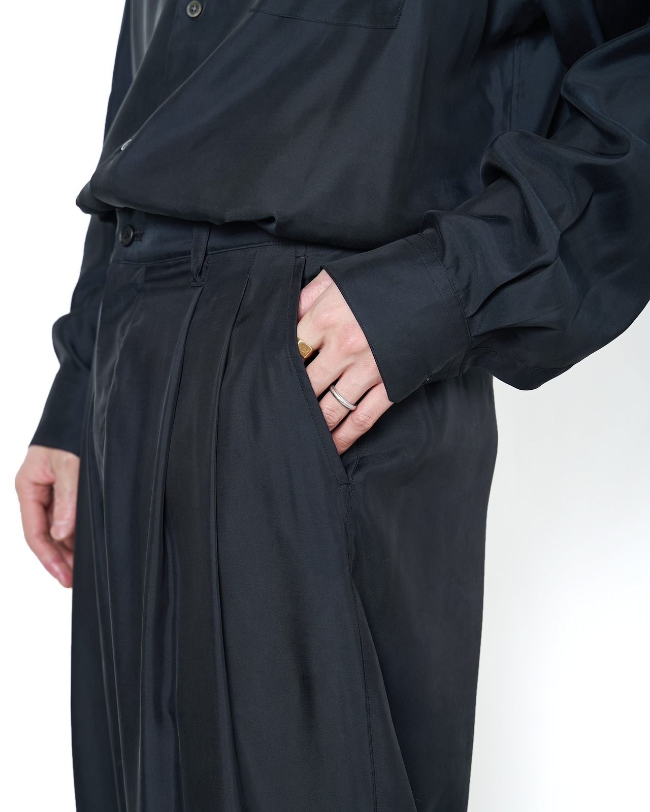 ssstein "CUPRO TWILL WIDE EASY TROUSERS 〔BLACK〕"