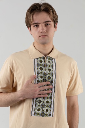【男女兼用モデル】ウクライナ手刺繍ヴィシヴァンカ　半袖　フリーサイズ