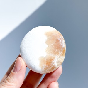 ピンクスコレサイトwithスティルバイト パーム25◇ Pink Scolecite with Stilbite ◇ 天然石・鉱物・パワーストーン・インテリア