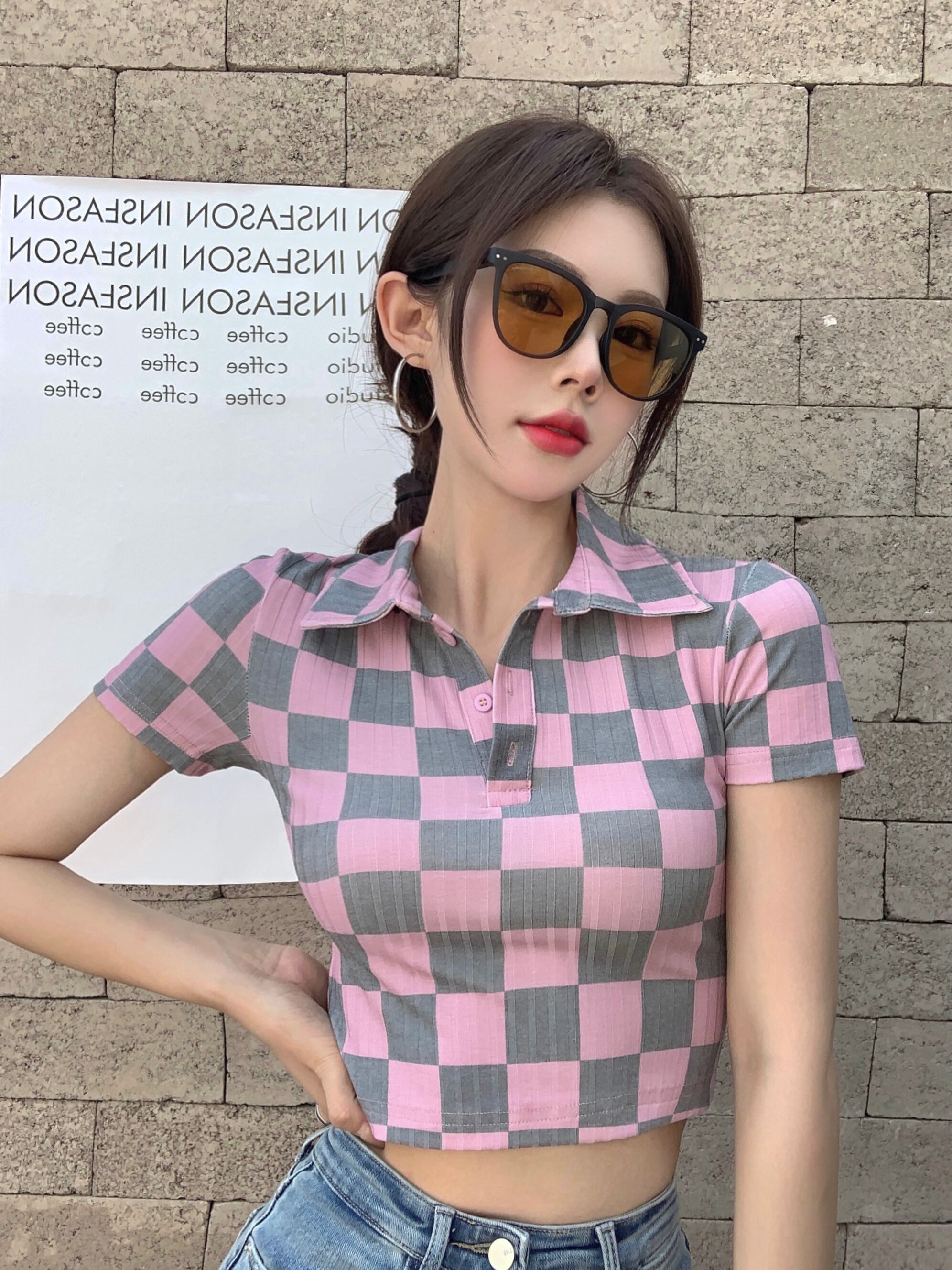 スタンダード格子柄カラーTシャツ シャツ サマーショートハイウェストウェスト レトロ 夏物 ブラックストロベリース85284067569