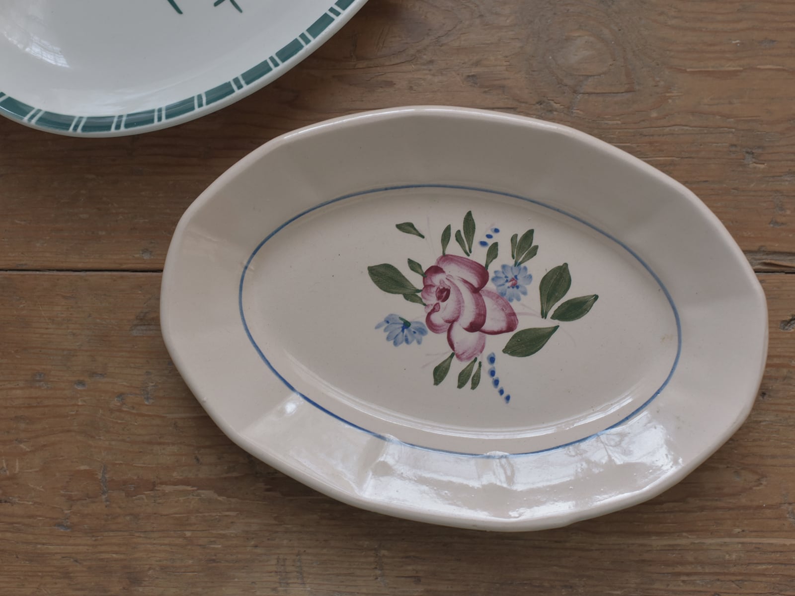 ピンクの手書き風花がかわいい小さめのオーバルプレート#9172 サルグミンヌ・ディゴワン フレンチアンティーク