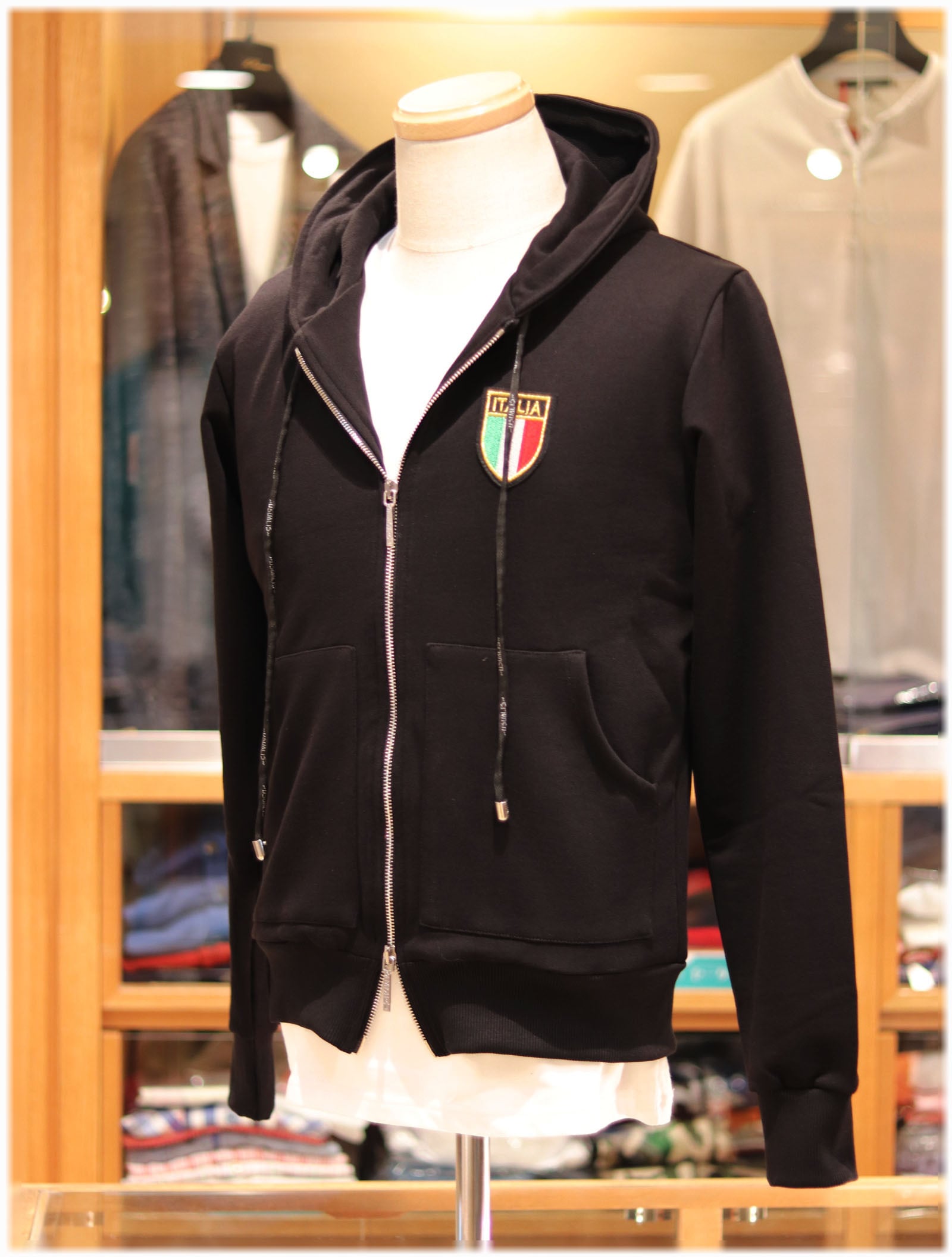 USUALIS　　　　　　　　　 　 ｳｻﾞﾘｽ　　- Italy - 　　　　　　ｼﾞｯﾌﾟｱｯﾌﾟﾊﾟｰｶｰ | Men's　apparel　 ADAM powered by BASE