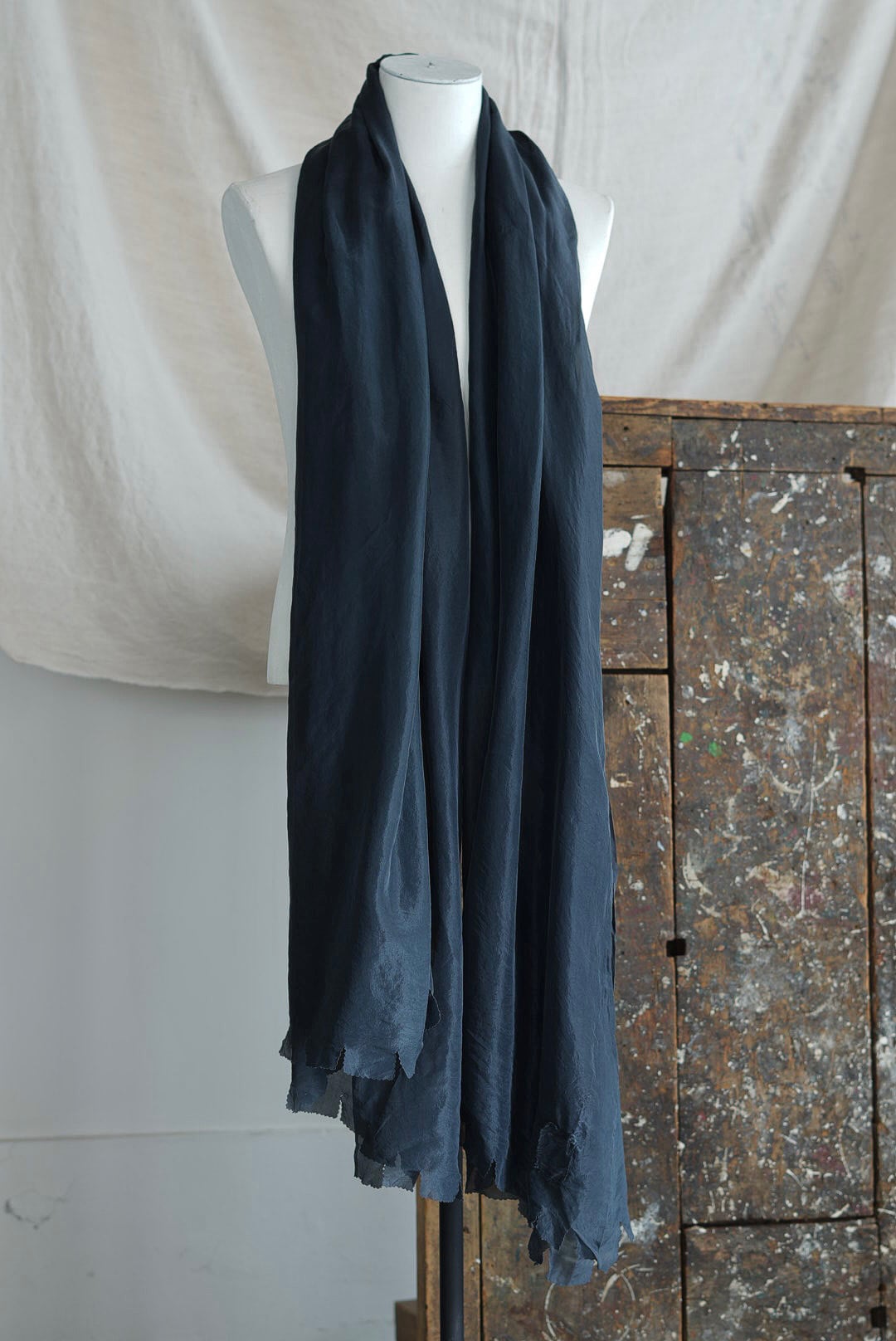 CHEZ VIDALENC - SILK SCARF (DARK GREY)