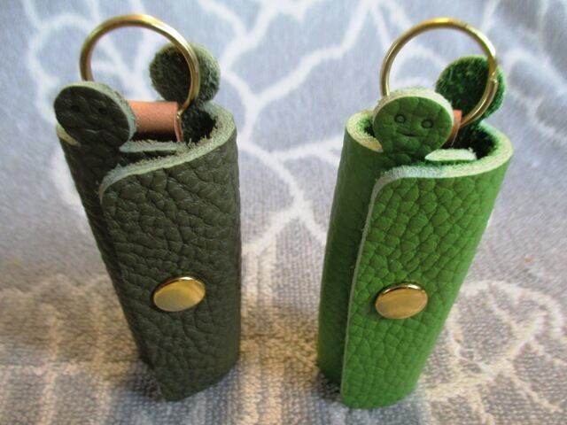 【新作・グリーン系】鍵1本・ちょっと突き出た革キーケース ミニ ゴールドホック